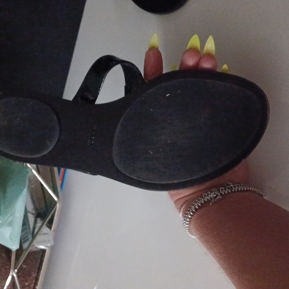 Authentic gucci sandels - Picture 4 of 8
